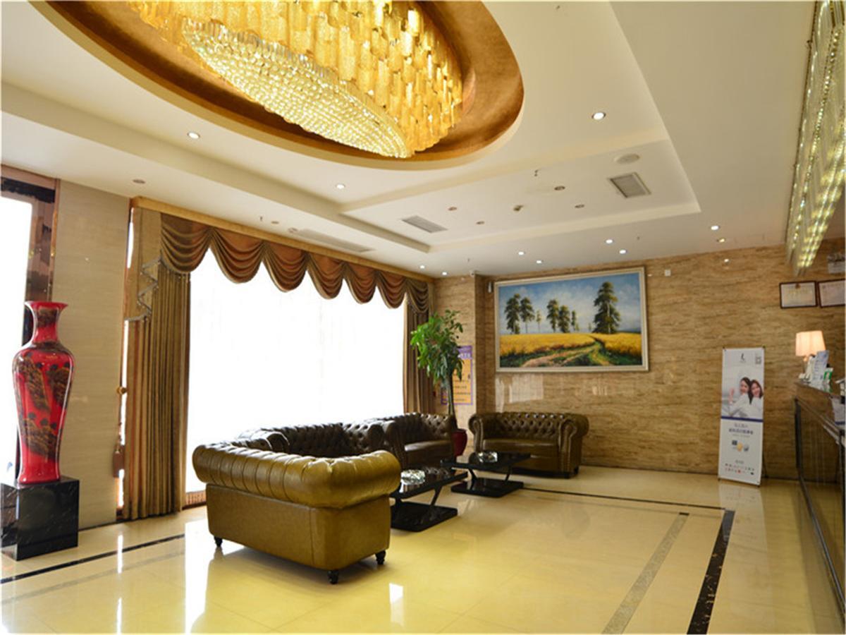 Lavande Hotel Wuhan Railway Station Exteriör bild