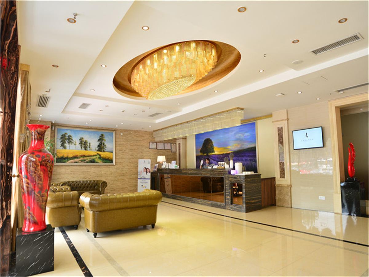 Lavande Hotel Wuhan Railway Station Exteriör bild